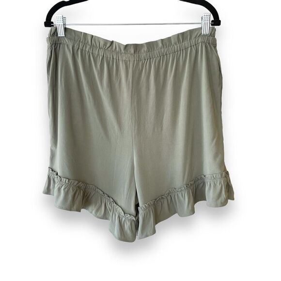 Candace Cameron Bure Shorts - Picture 4 of 4